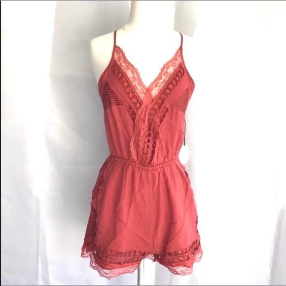 Tularosa Charmer Romper Lace Rusted Cherry S - Picture 2 of 5